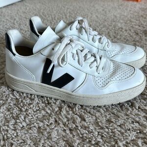 Veja V-10 Sneaker White & Black